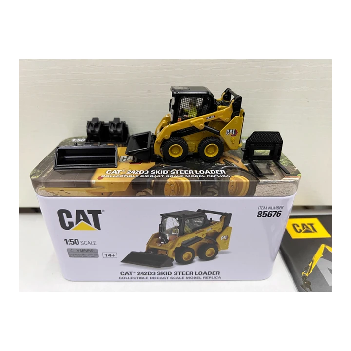Модель погрузчика CAT 242D3 HYINUO 1:50